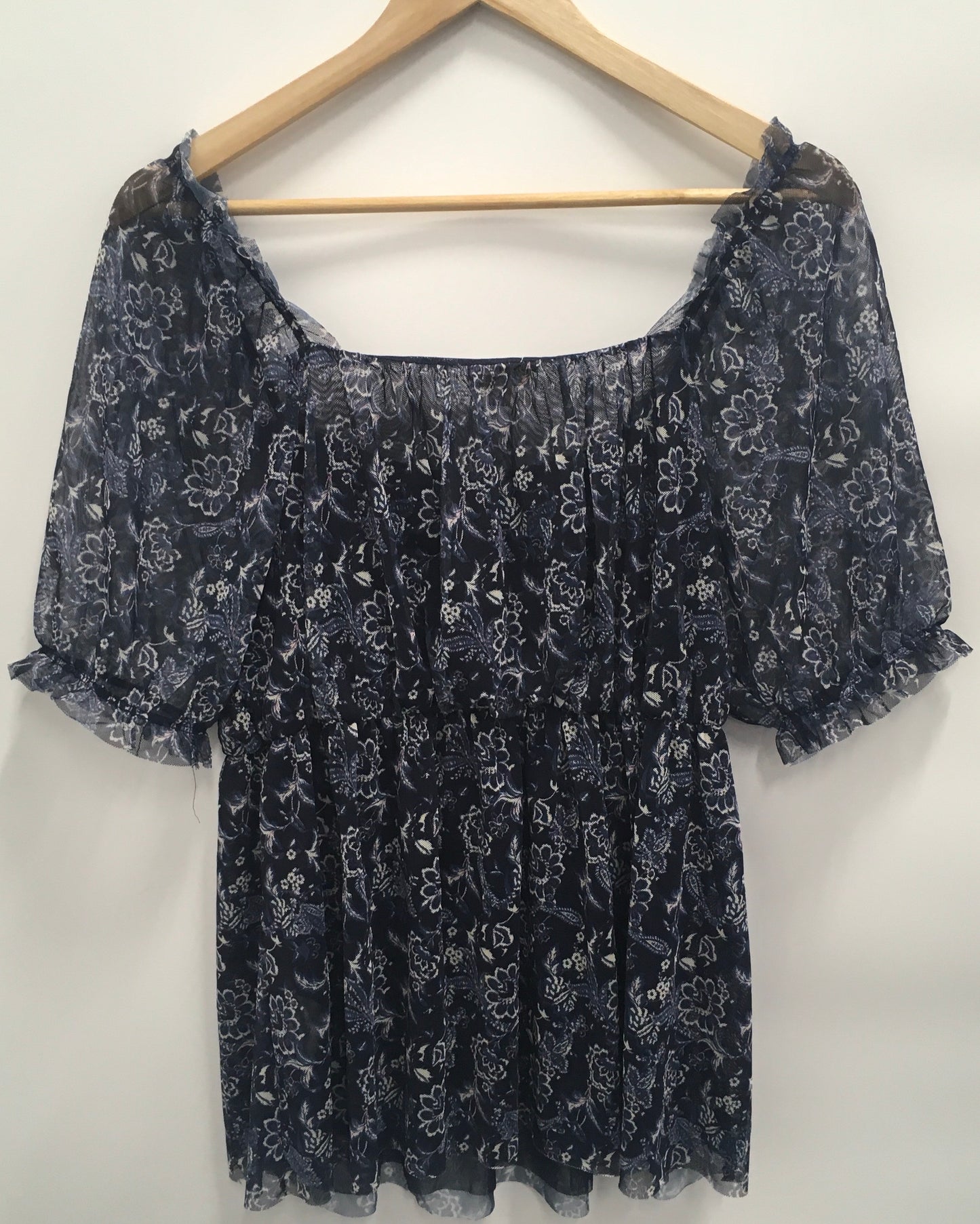 Top Short Sleeve By Clothes Mentor Size: M