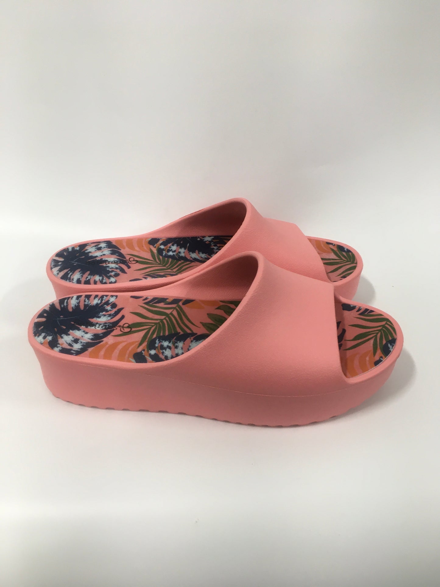 Pink Sandals Flats Bare Traps, Size 8