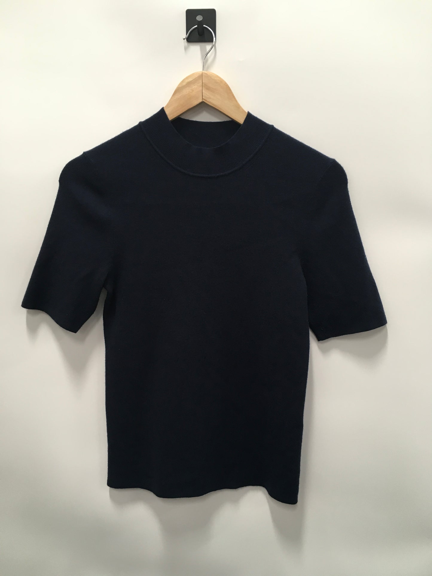 Top Short Sleeve By Clothes Mentor In Navy, Size: S