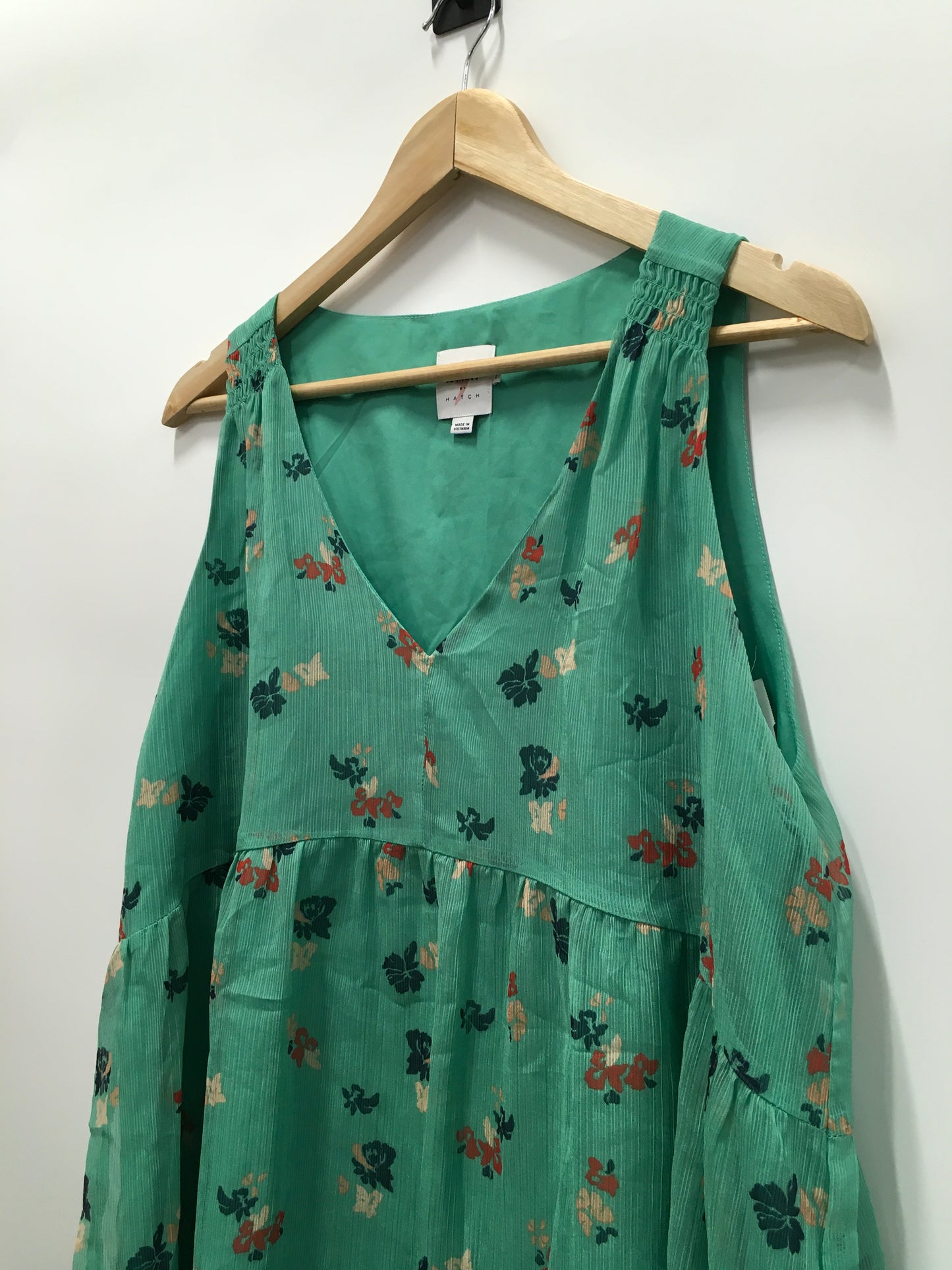 Top Sleeveless By The Nines In Green, Size: M