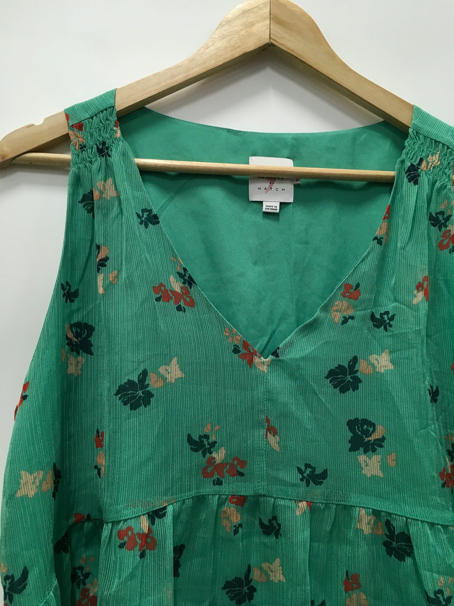 Top Sleeveless By The Nines In Green, Size: M