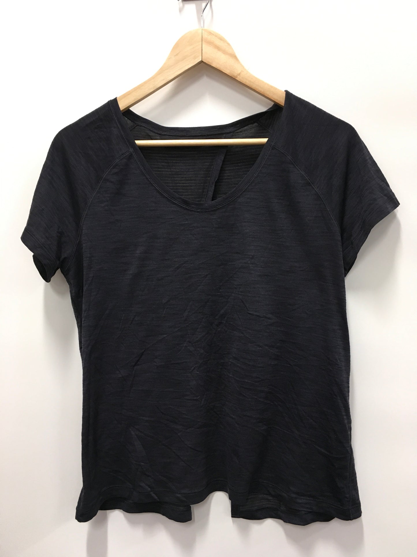 Athletic Top Short Sleeve By Lululemon  Size: 4