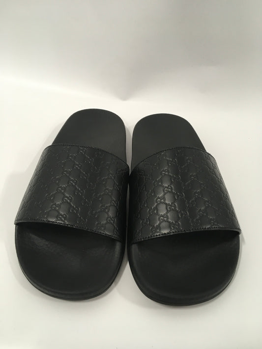 Sandals Designer By Gucci In Black, Size: 9