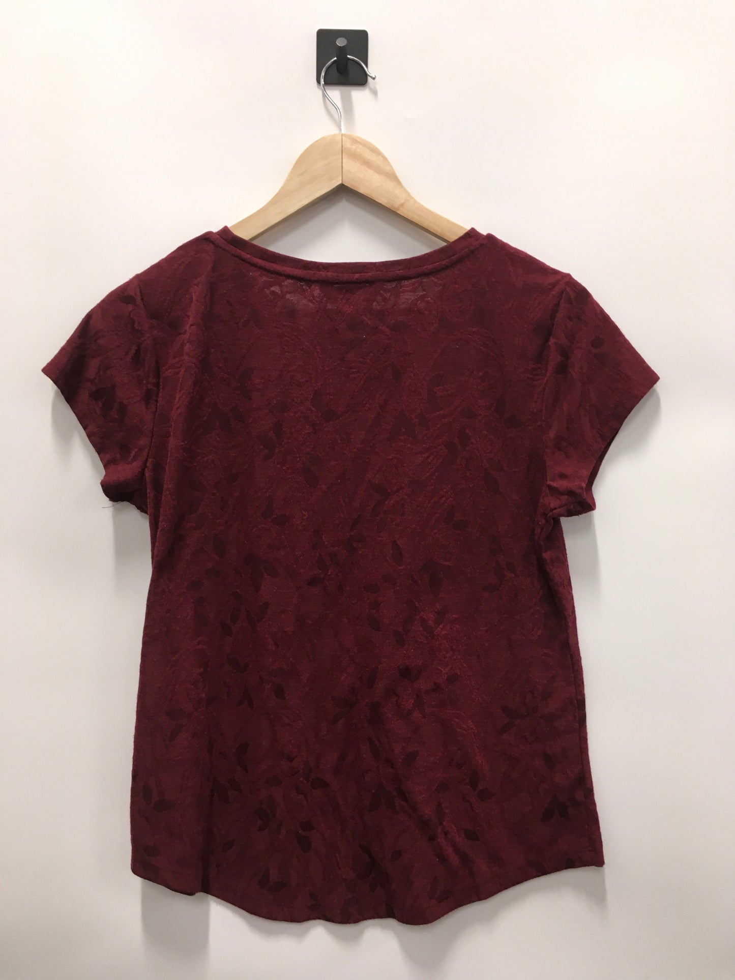 Top Short Sleeve By Simply Vera In Red, Size: Petite  M