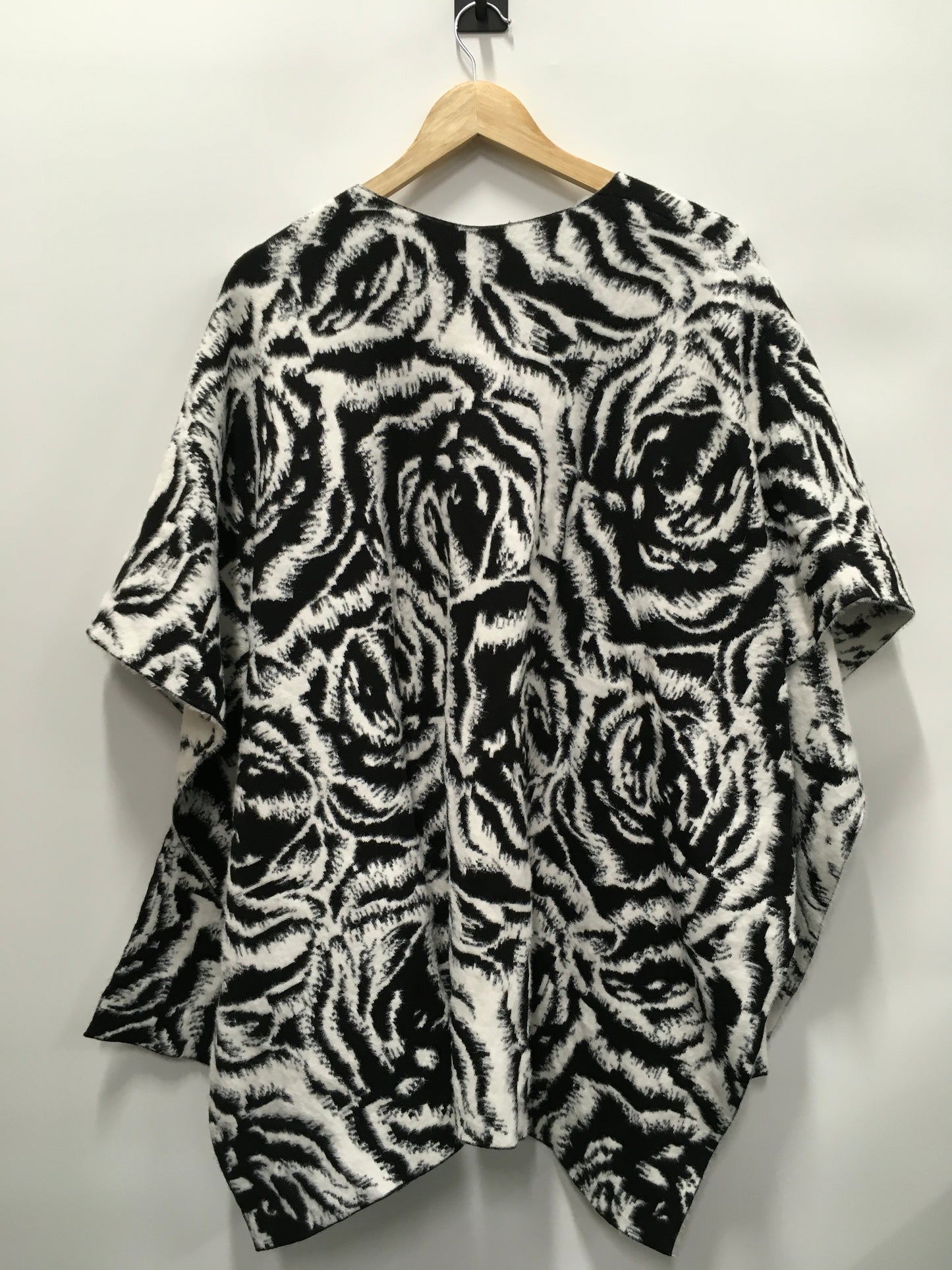 Shawl By White House Black Market In Black & White, Size: Osfm