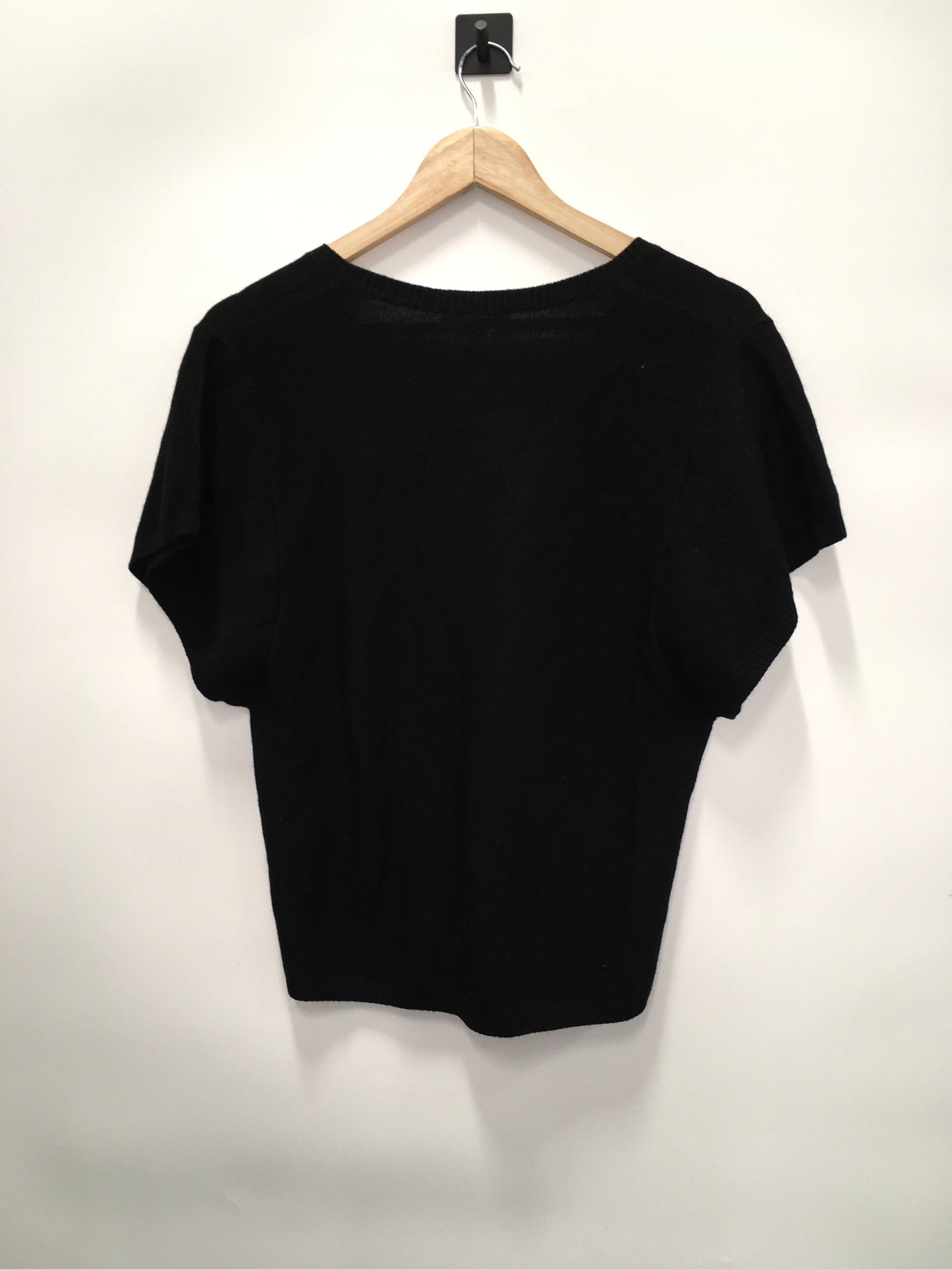 Top Short Sleeve By Clothes Mentor In Black, Size: S