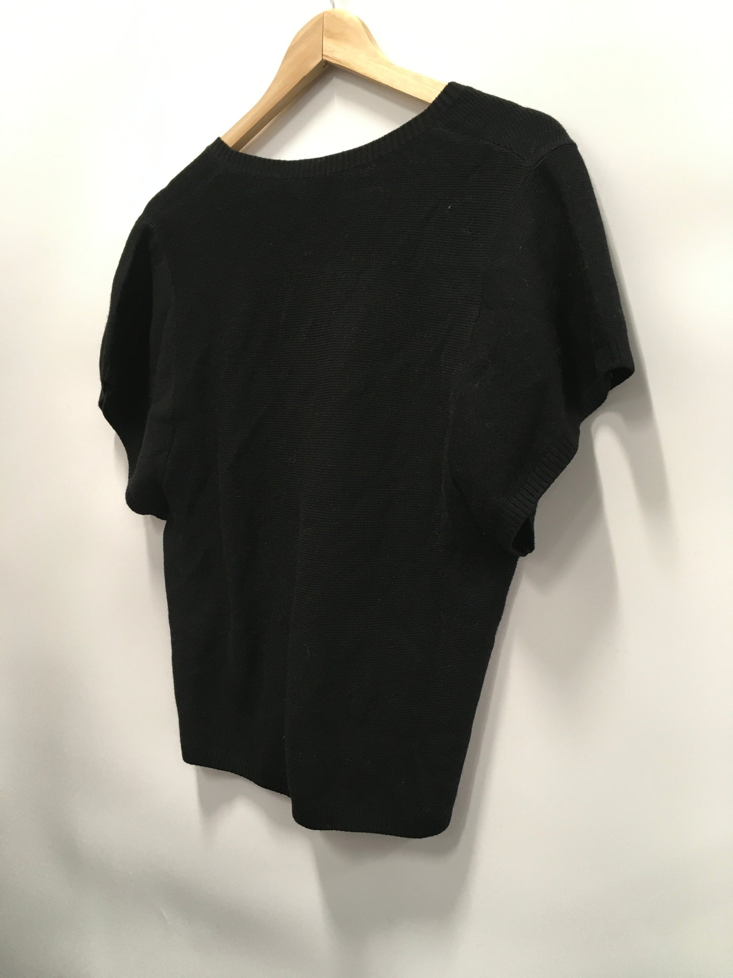 Top Short Sleeve By Clothes Mentor In Black, Size: S