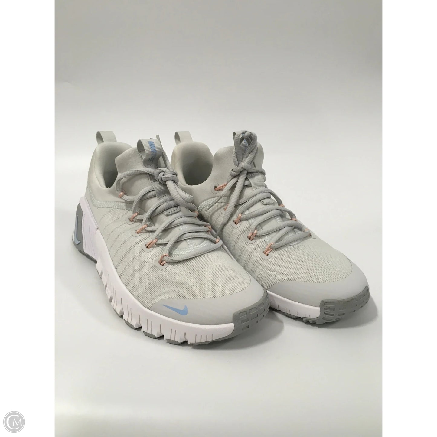 Shoes Athletic By Nike In Grey & White, Size: 9