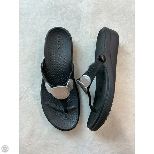 Sandals Flip Flops By Crocs In Black, Size: 8