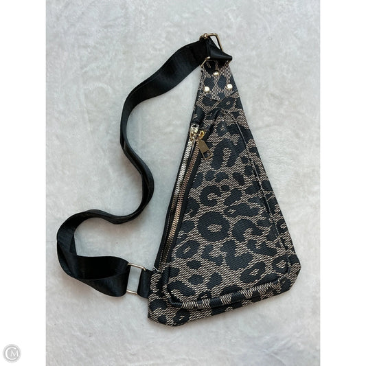 Belt Bag By Clothes Mentor, Size: Medium