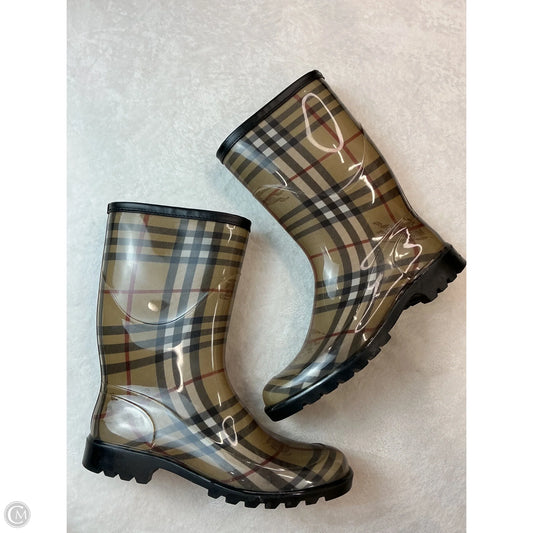 Boots Luxury Designer By Burberry In Plaid Pattern, Size: 8.5