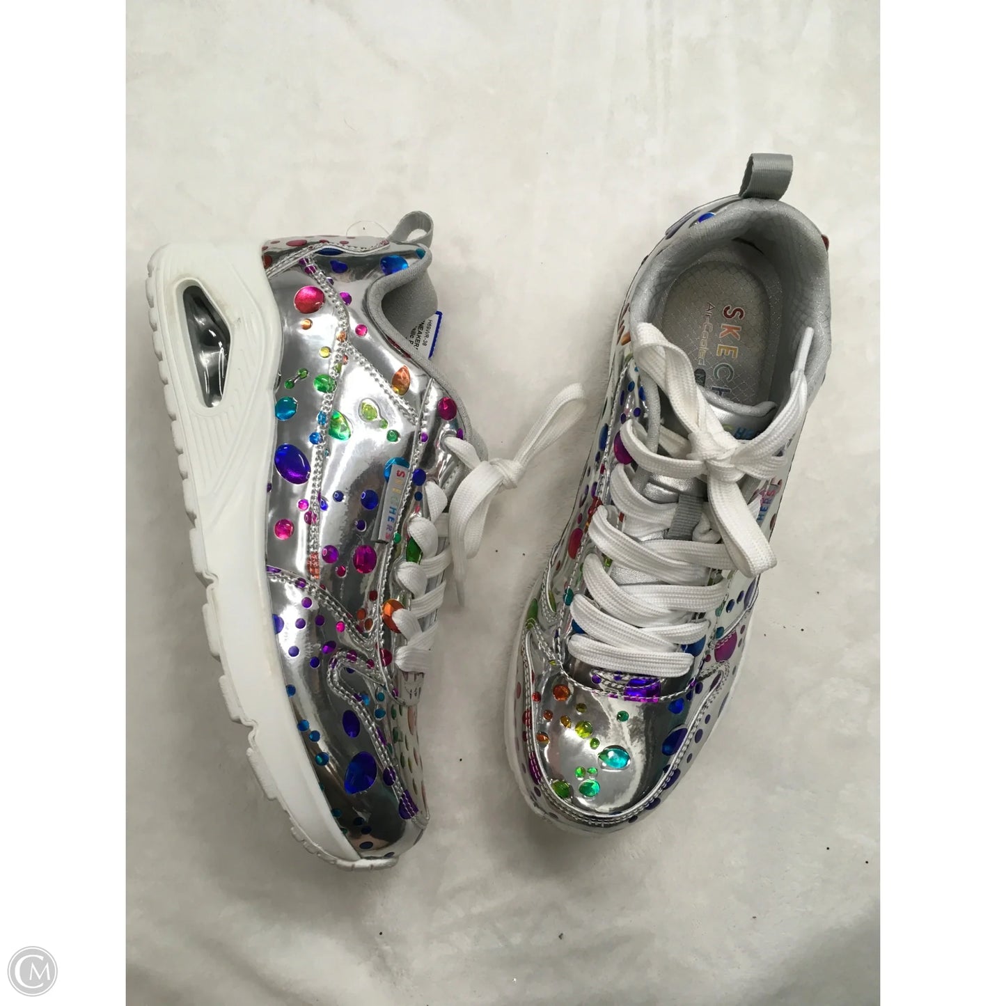 Shoes Sneakers By Skechers In Silver, Size: 7.5