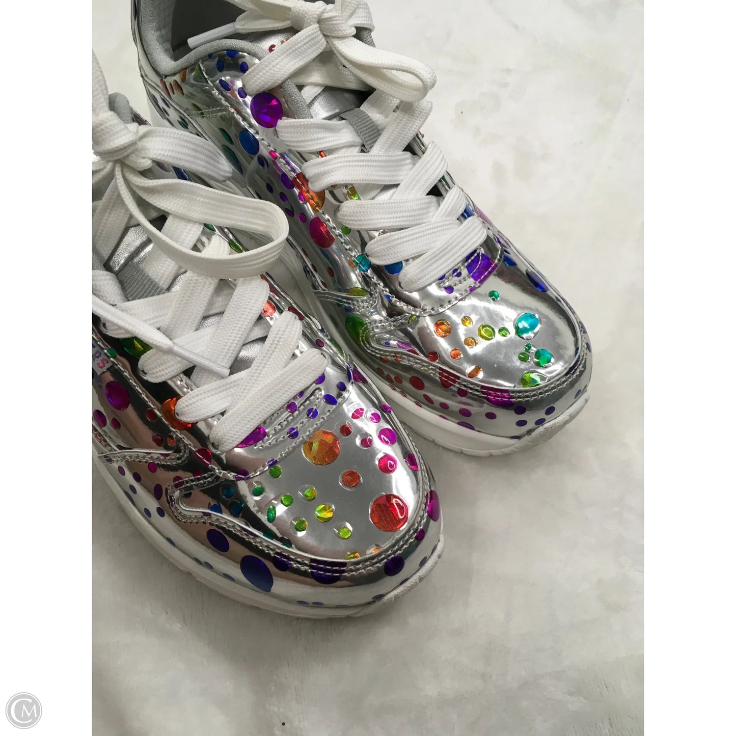 Shoes Sneakers By Skechers In Silver, Size: 7.5