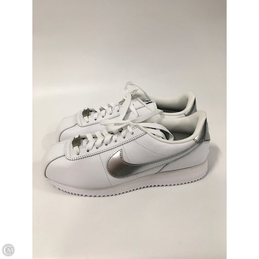 Shoes Sneakers By Nike In White, Size: 9