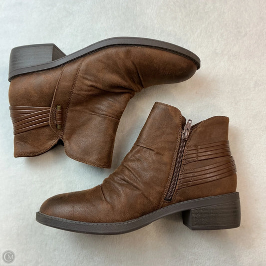 Boots Ankle Flats By Bare Traps In Brown, Size: 7.5