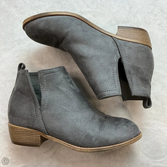 Boots Ankle Heels By Clothes Mentor In Grey, Size: 7