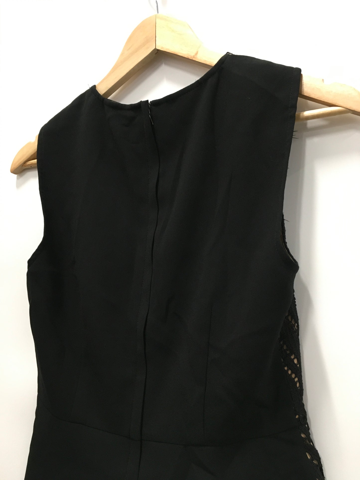 Top Sleeveless By Bcbgmaxazria In Black Cream, Size: Xs