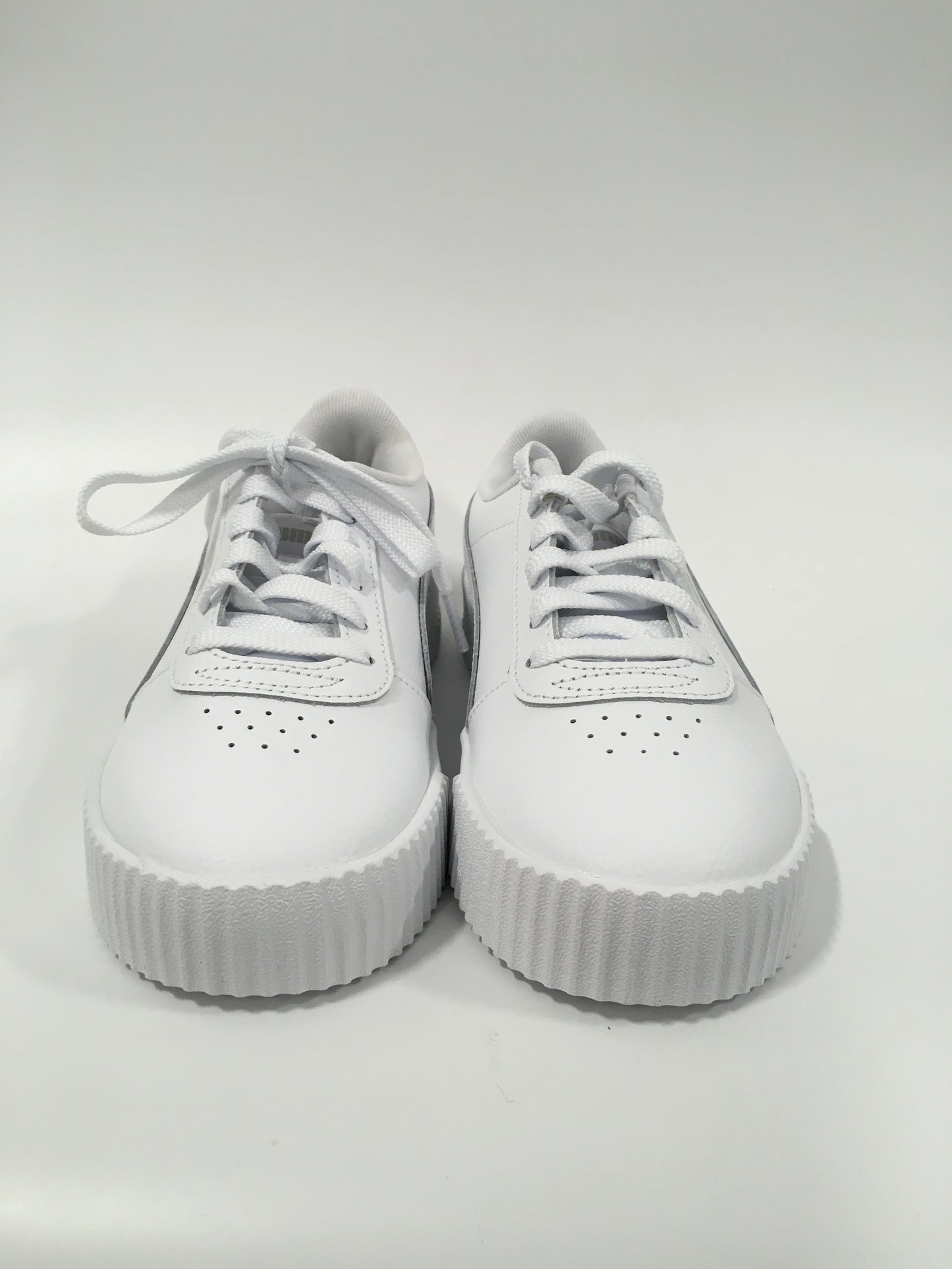 White Shoes Sneakers Puma, Size 6