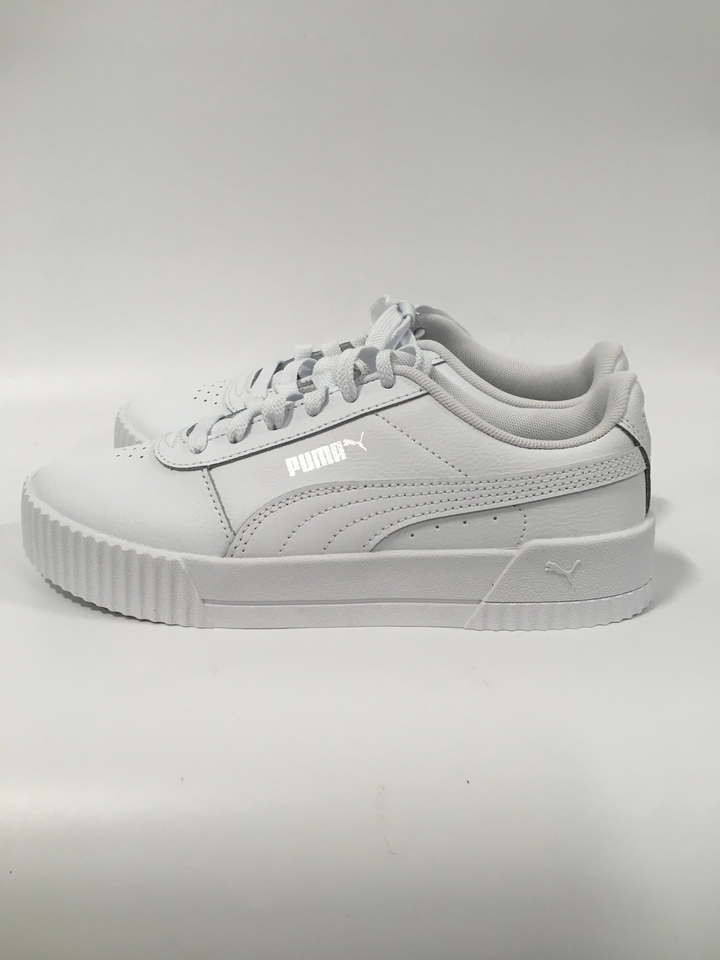 White Shoes Sneakers Puma, Size 6