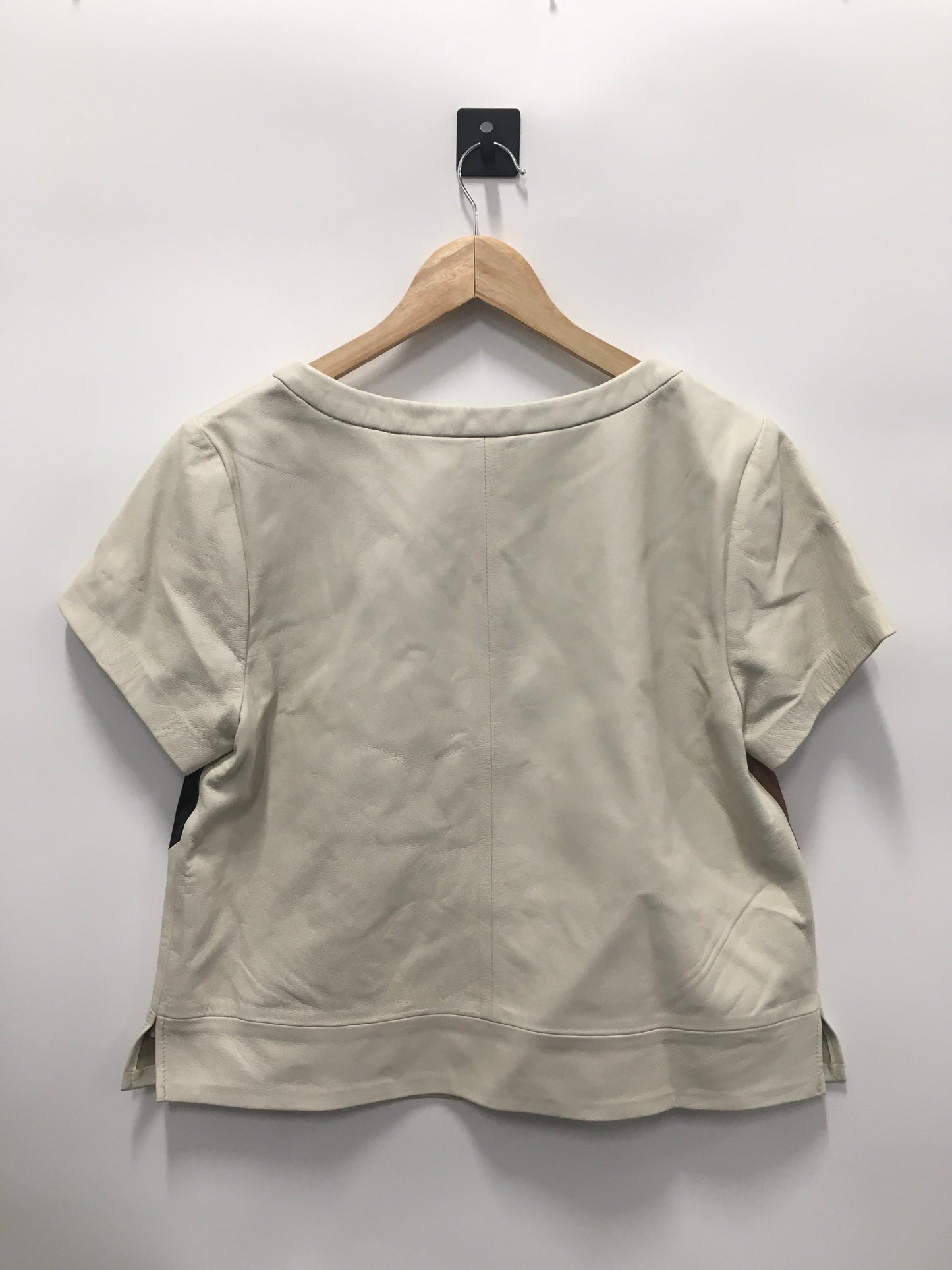 Top Short Sleeve By Fossil In Cream, Size: L