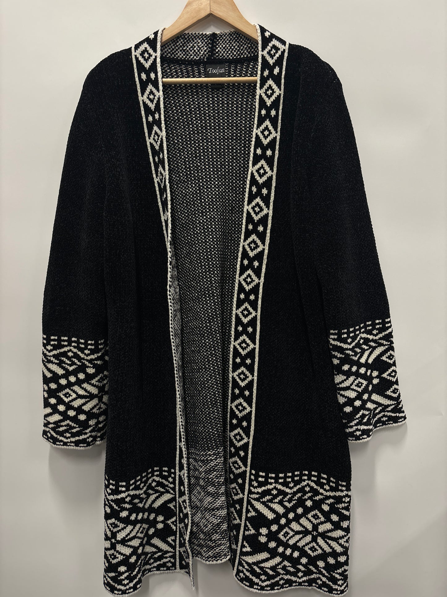 Sweater Cardigan By Clothes Mentor In Black & White, Size: L