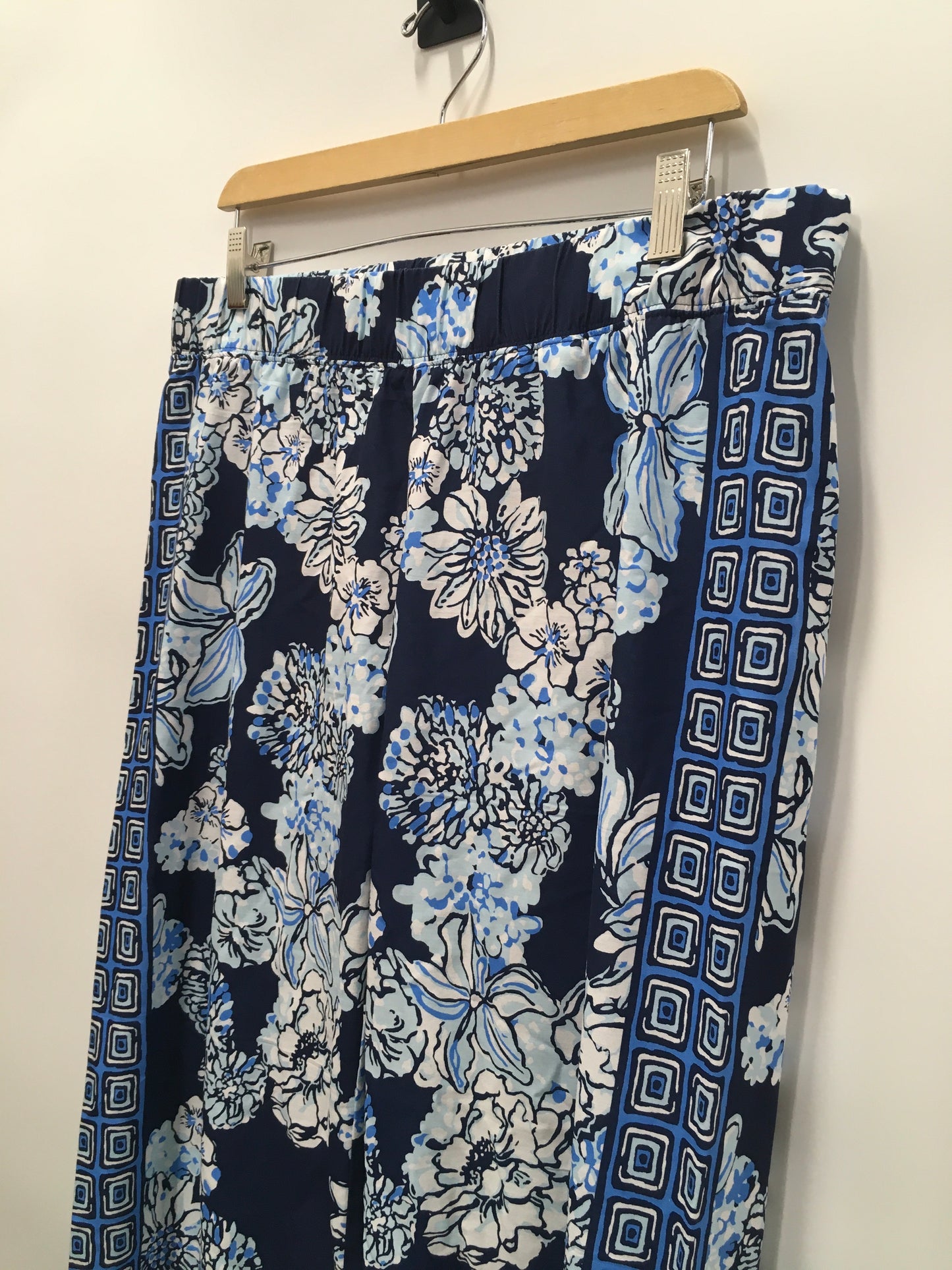 Pants Wide Leg By Lilly Pulitzer In Blue & White, Size: L