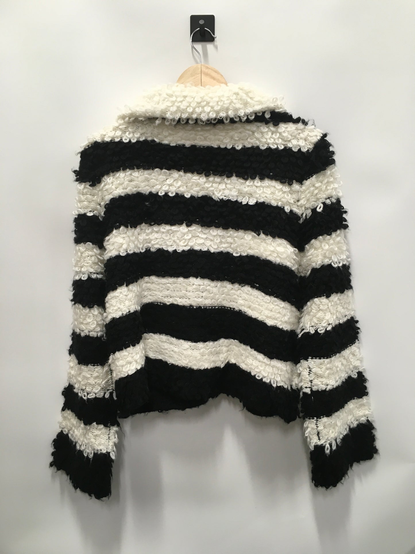 Sweater Cardigan By Clothes Mentor In Black & White, Size: M