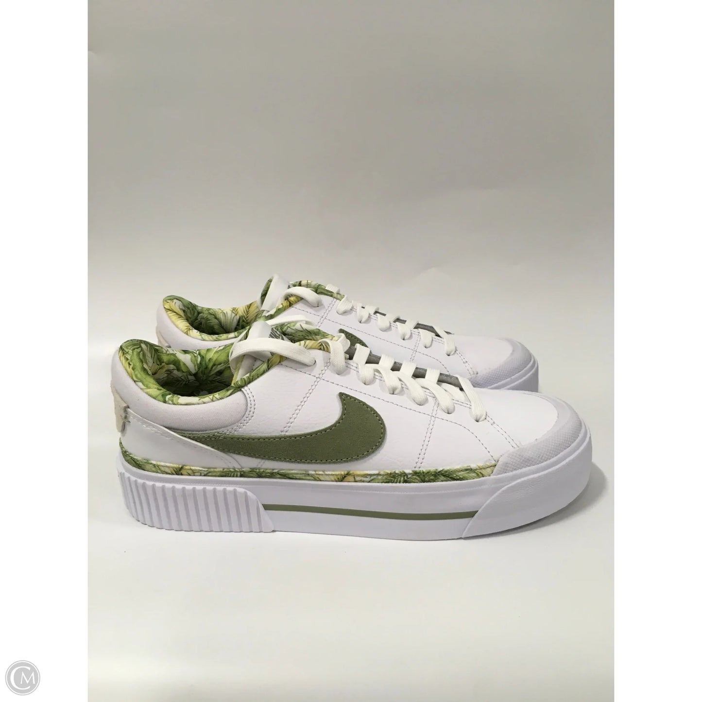 Shoes Sneakers By Nike In Green & White, Size: 9