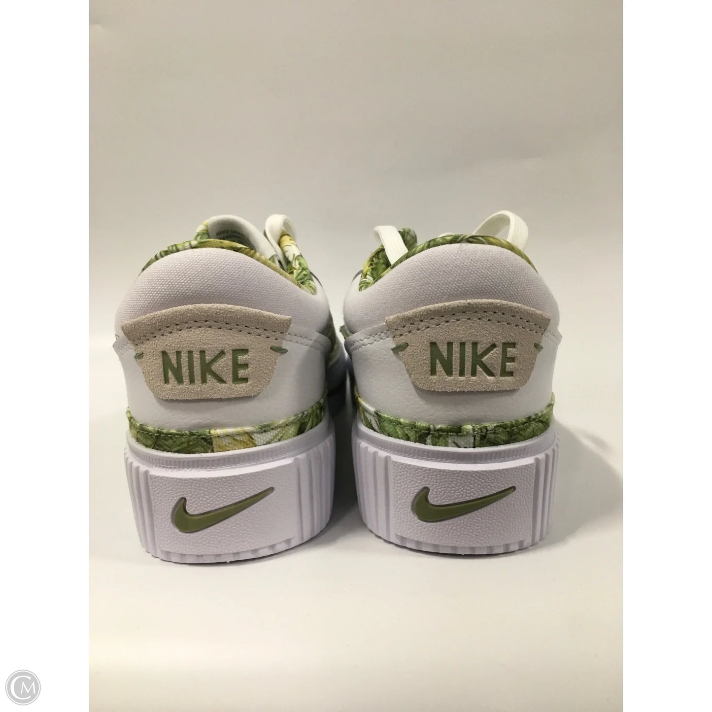 Shoes Sneakers By Nike In Green & White, Size: 9