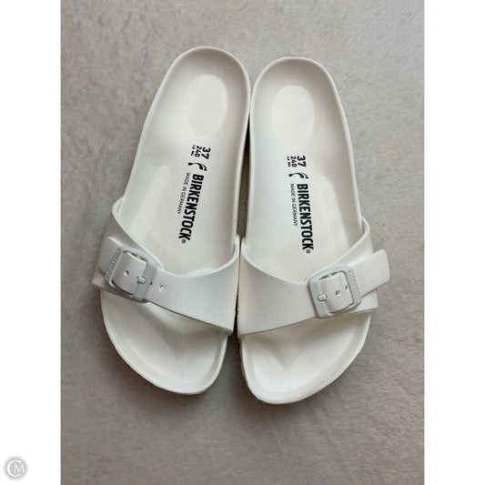 Sandals Flats By Birkenstock In White, Size: 6