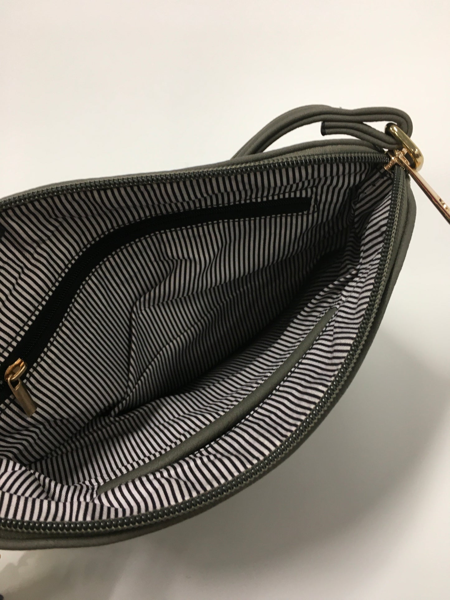 Crossbody By Clothes Mentor  Size: Medium